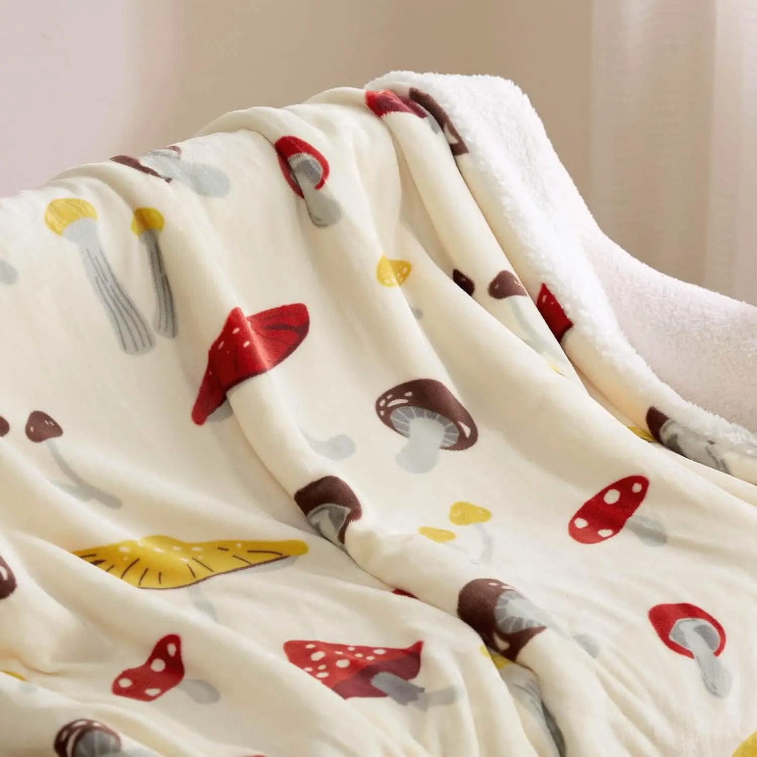 Bedsure Printed Throw Sherpa Blanket mushroom