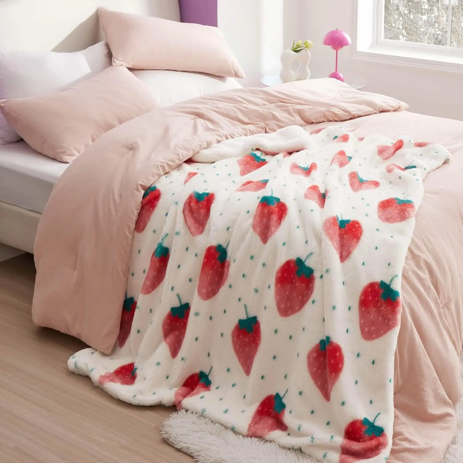 Bedsure Printed Throw Sherpa Blanket strawberry Dots