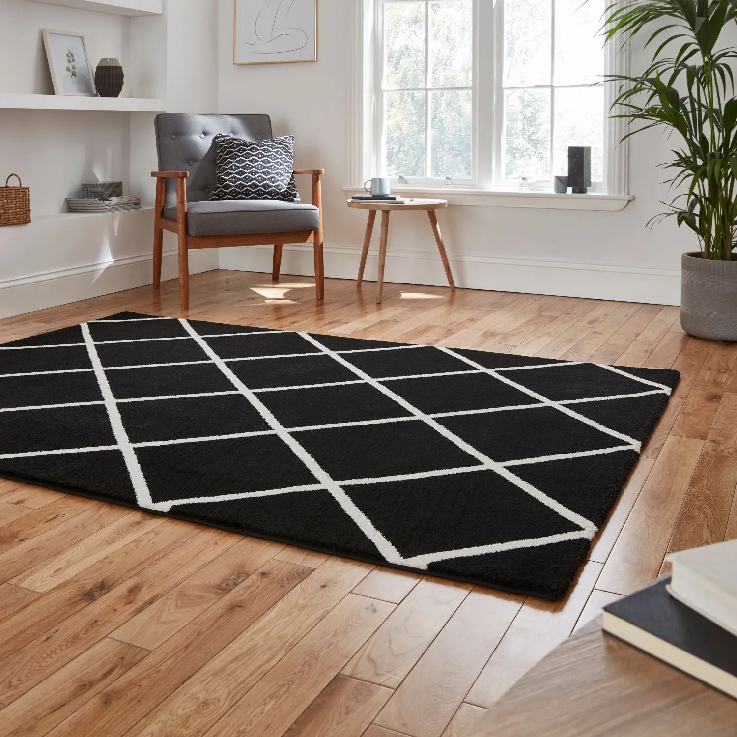 Brooklyn BRK35 Black and White Modern Diamond Rug