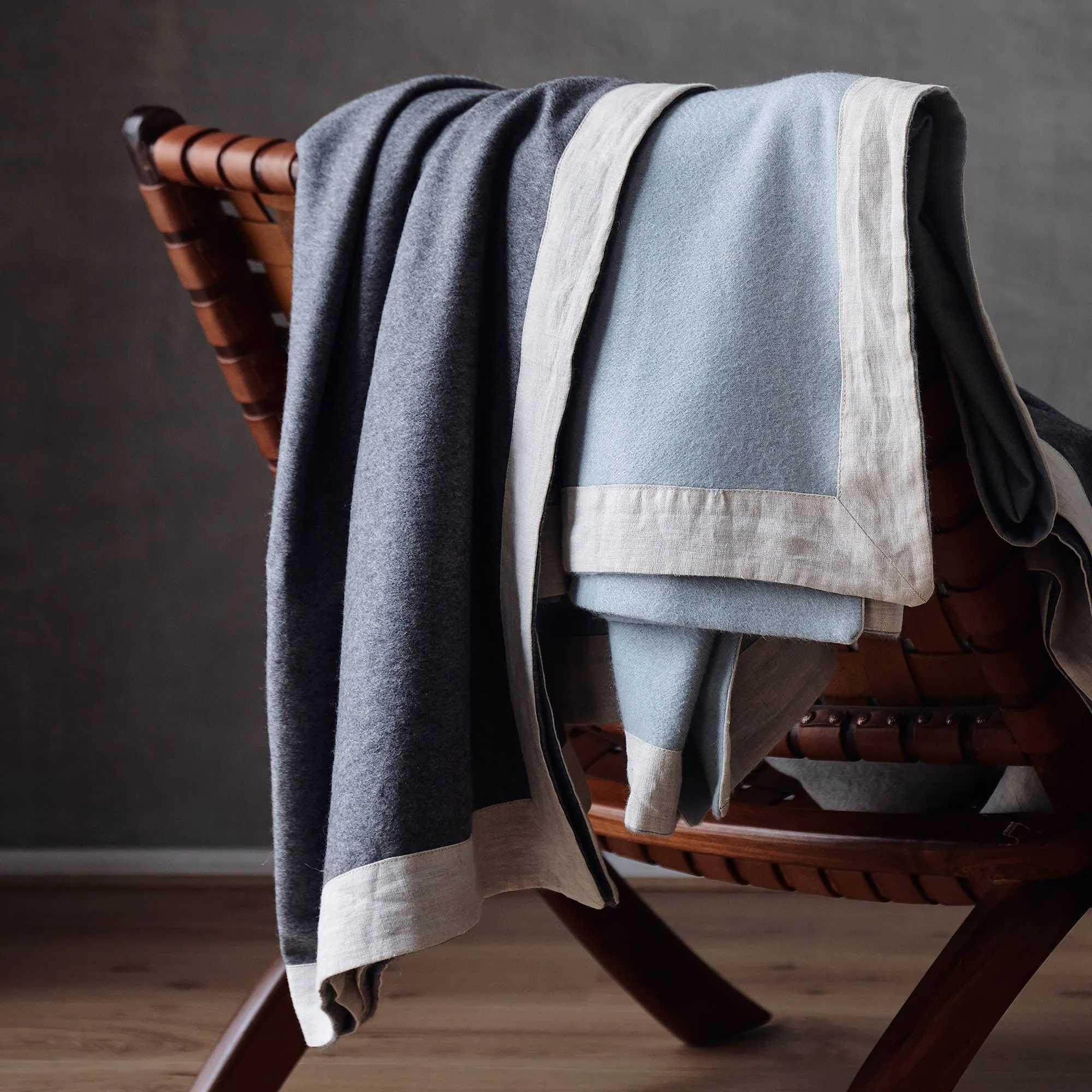 Naggu Cashmere Blanket [Green grey/Natural]